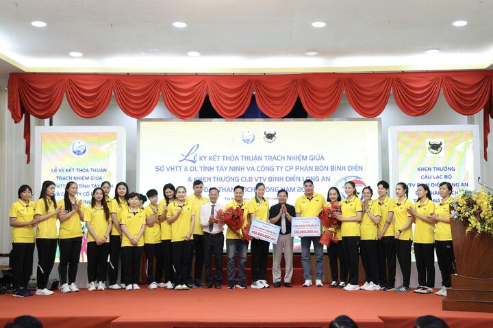 CLB VTV Bình Điền Long An nhận thưởng tiền tỷ vì thành tích xuất sắc trong năm 2025