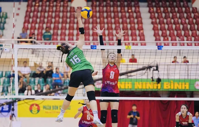 Chiến thắng tại trận chung kết nữ mang lại nhiều cảm xúc cho cầu thủ VTV Bình Điền Long An. Ảnh: VFV IMG_9535.jpg